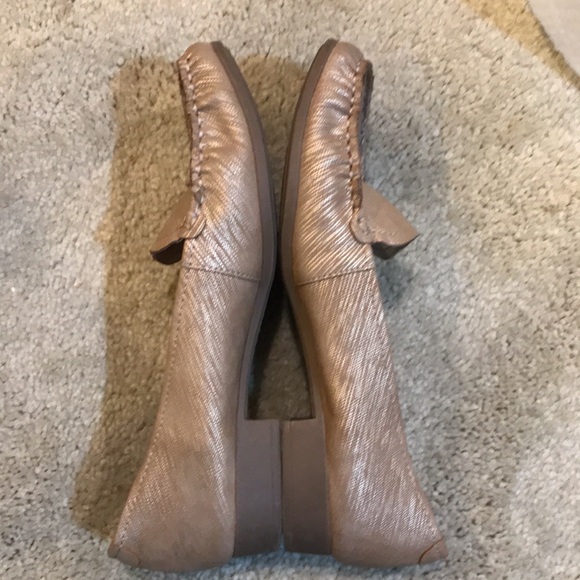 Ann Klein Flex Loafers with Tan/Cream Metallic Design-Size 7.5 - Picture 3 of 12